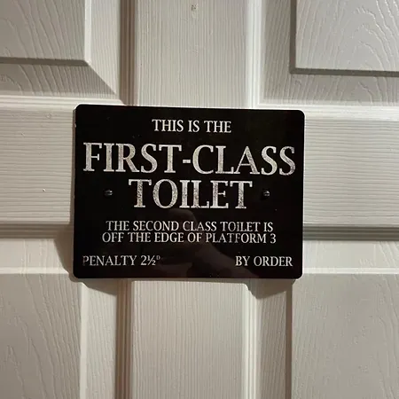 Our Happy Place 스카버러